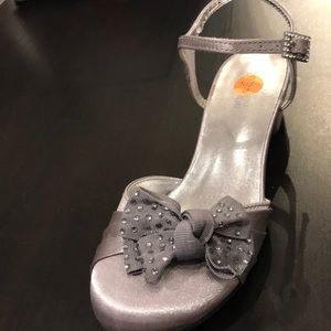 Kenneth Cole satin shoe- new in box